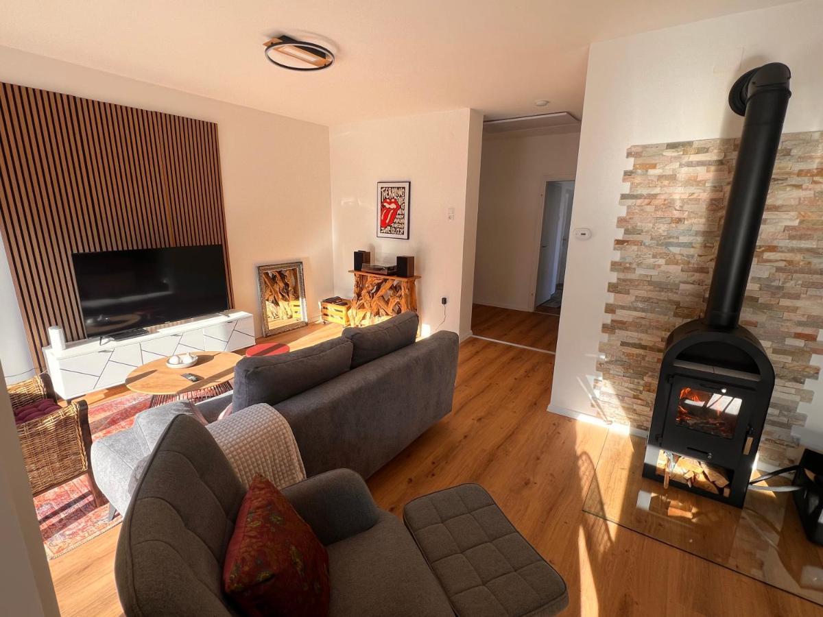 Ferienwohnung Imzaro: Erdgeschoss, 2 Schlafzimmer Plus Schlafsofa, Eigener Eingang, Grosse Terrasse Mit Garten! Spittal an der Drau Exterior photo